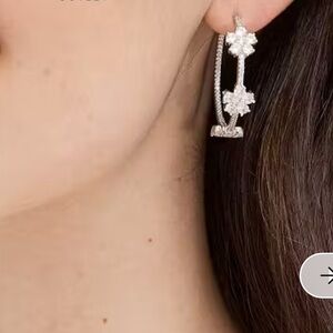 Kate Spade Gleaming Gardenia Flower Hoop earrings in silver-tone